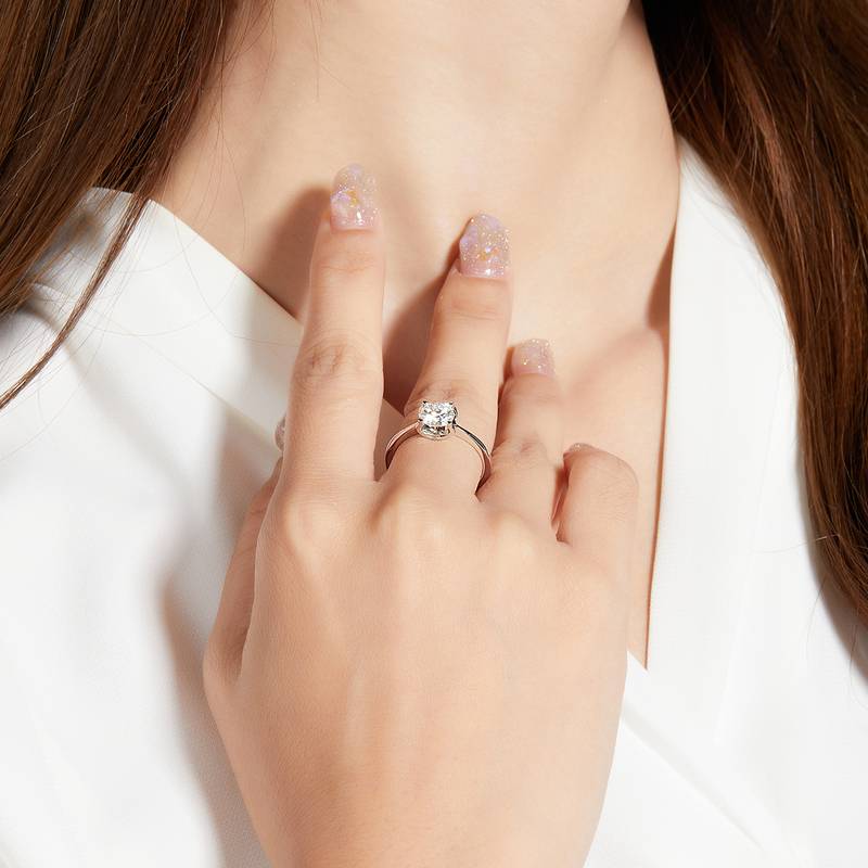 直臂Classic牛头S925银镀白金MoissaniteWomen's Ring1ctD级